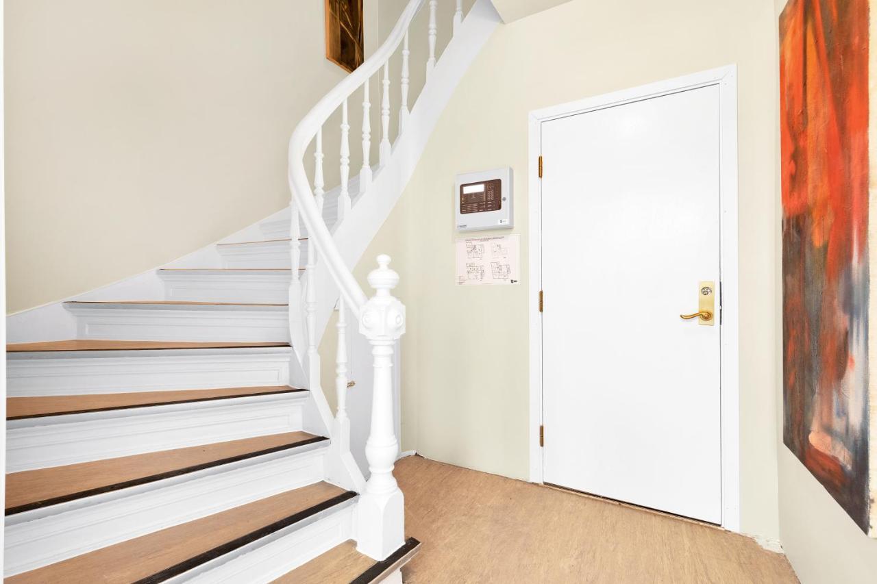 - Bedroom With En Bathroom *