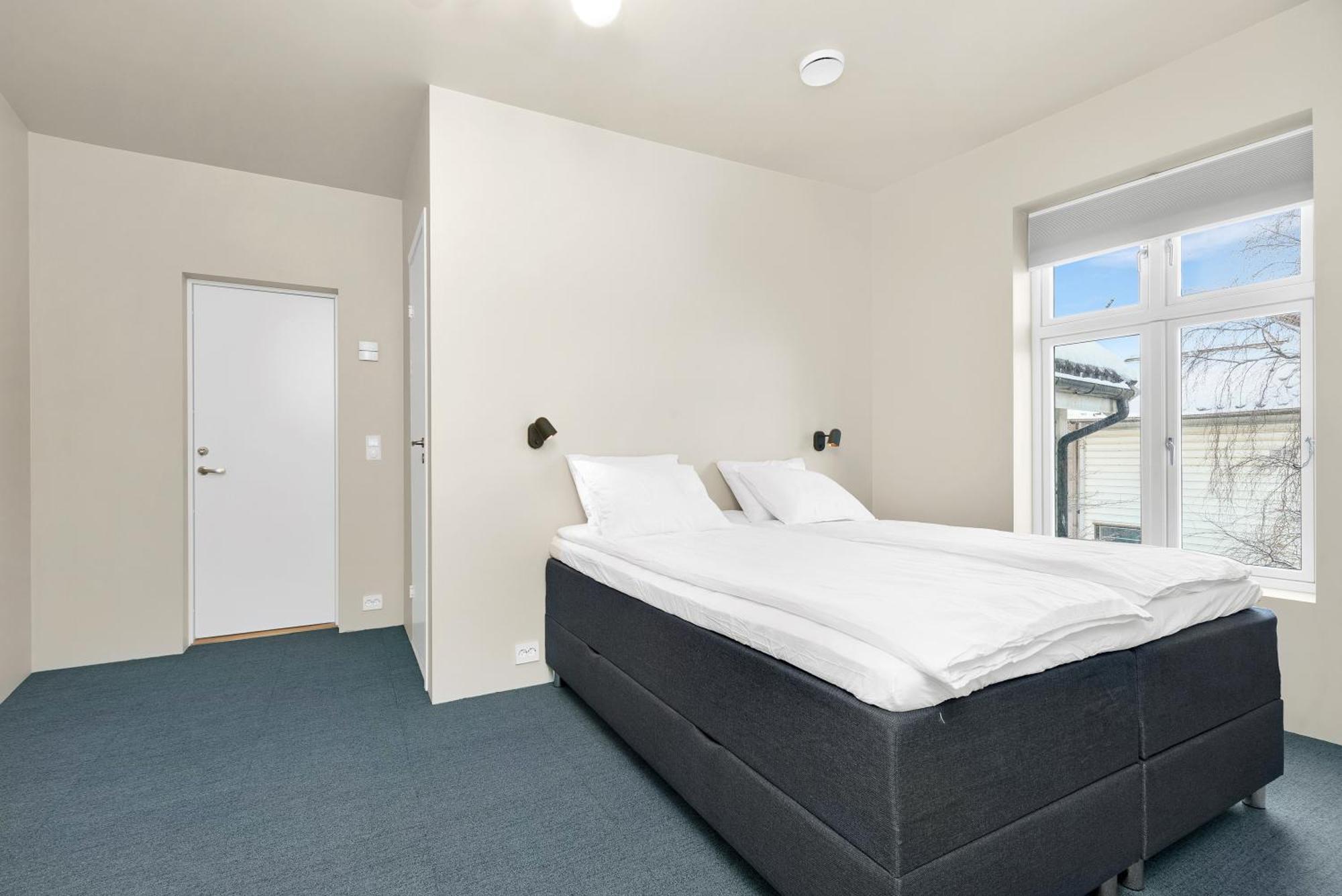 - Bedroom With En Bathroom