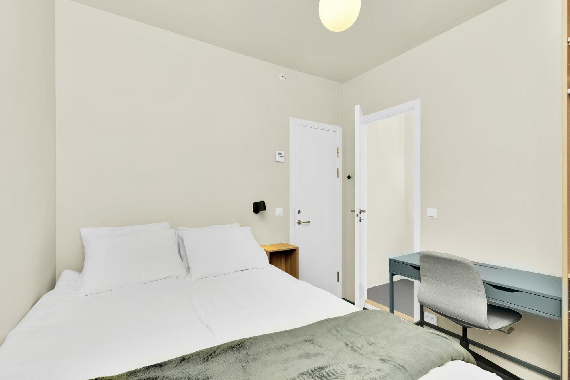 Gæstehus - Bedroom With En Bathroom Stavanger