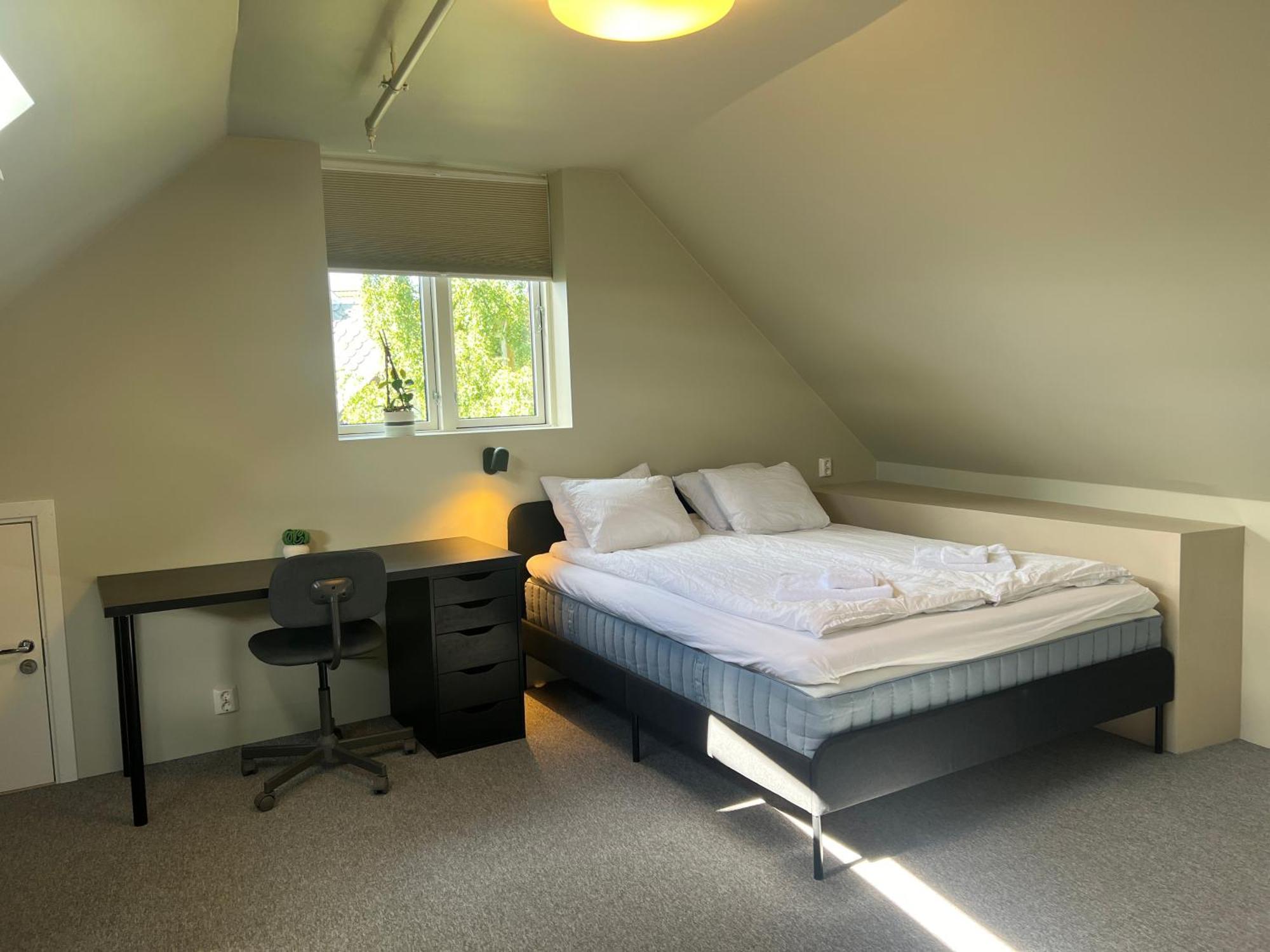 Gæstehus - Bedroom With En Bathroom *